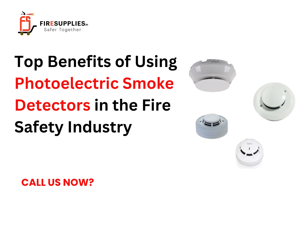 Photoelectric smoke detector detecting smoke particles in a fire safety system setup